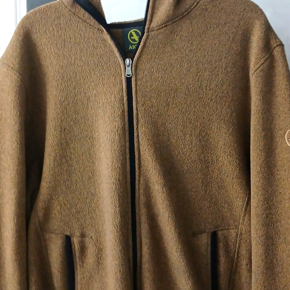 Size large Aigle fleece, color brown/black